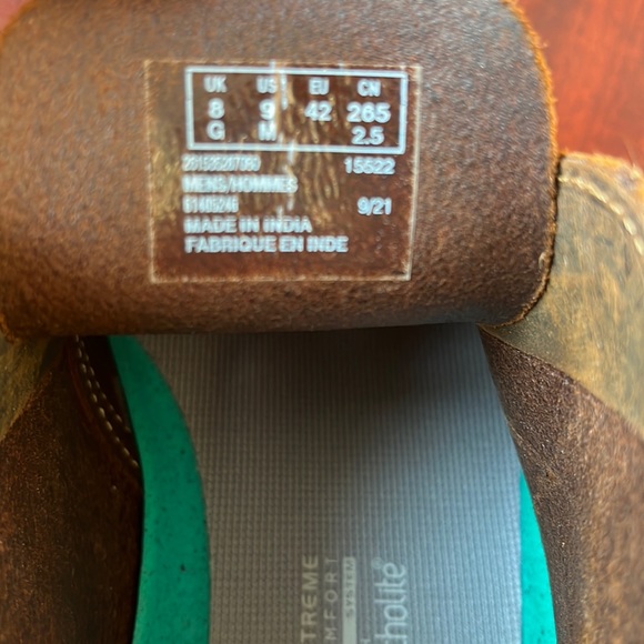 Clarks Chukka boot size 9. Beeswax color - Picture 3 of 3